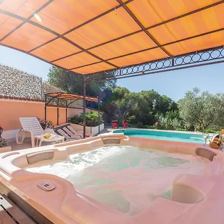 Holiday home Cozy In With Outdoor Swimming Pool *