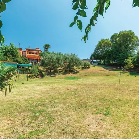 Cozy In With Outdoor Swimming Pool Holiday home Pula