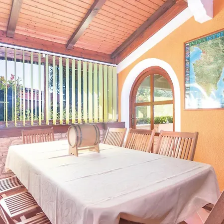 Holiday home Cozy In With Outdoor Swimming Pool