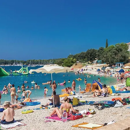 Cozy In With Outdoor Swimming Pool Holiday home Pula