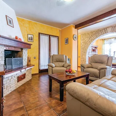 Cozy In With Outdoor Swimming Pool Holiday home Pula