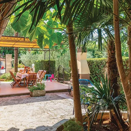 Cozy In With Outdoor Swimming Pool Holiday home *