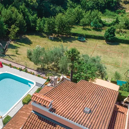 Cozy In With Outdoor Swimming Pool Holiday home *