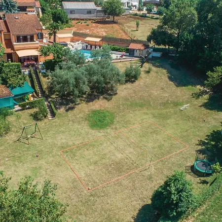 Cozy In With Outdoor Swimming Pool Holiday home Pula