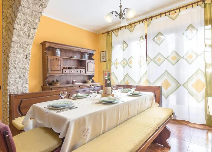 Ferienhaus Beautiful In With Sauna Pula