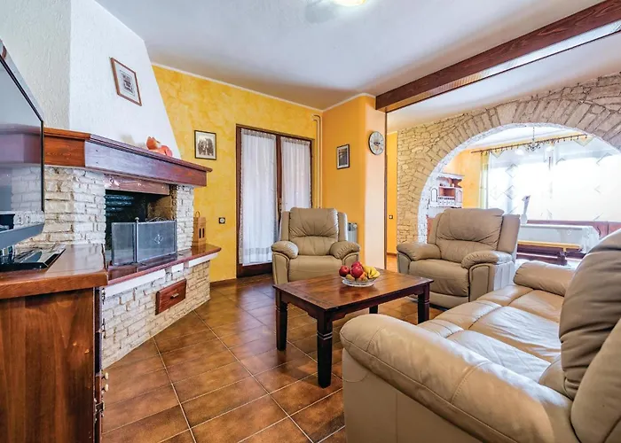 Beautiful In With Sauna Ferienhaus Pula